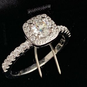 🔥🔥🔥NEO NOVA MOISSANITE ENGAGEMENT RING SIZE 7🔥🔥🔥